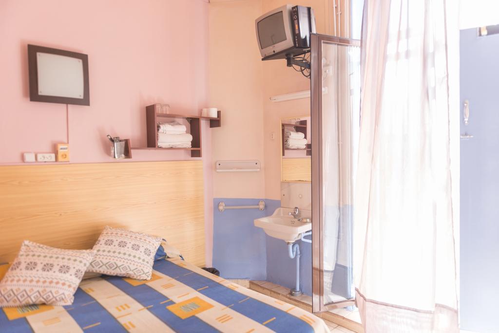 Hostel Turisol บาร์เซโลนา ภายนอก รูปภาพ