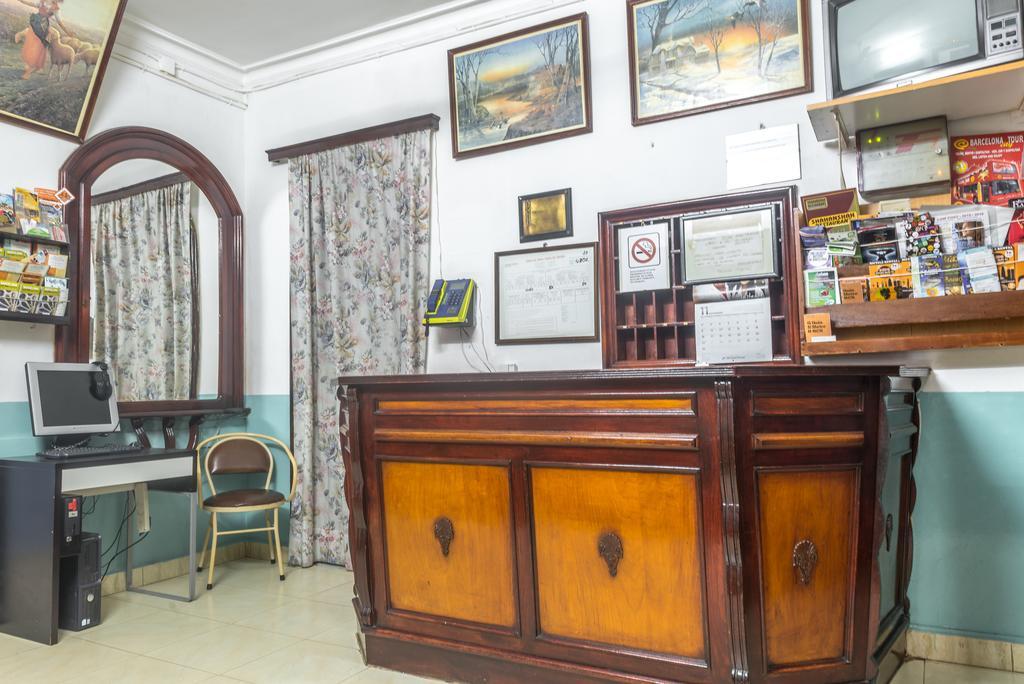 Hostel Turisol บาร์เซโลนา ภายนอก รูปภาพ