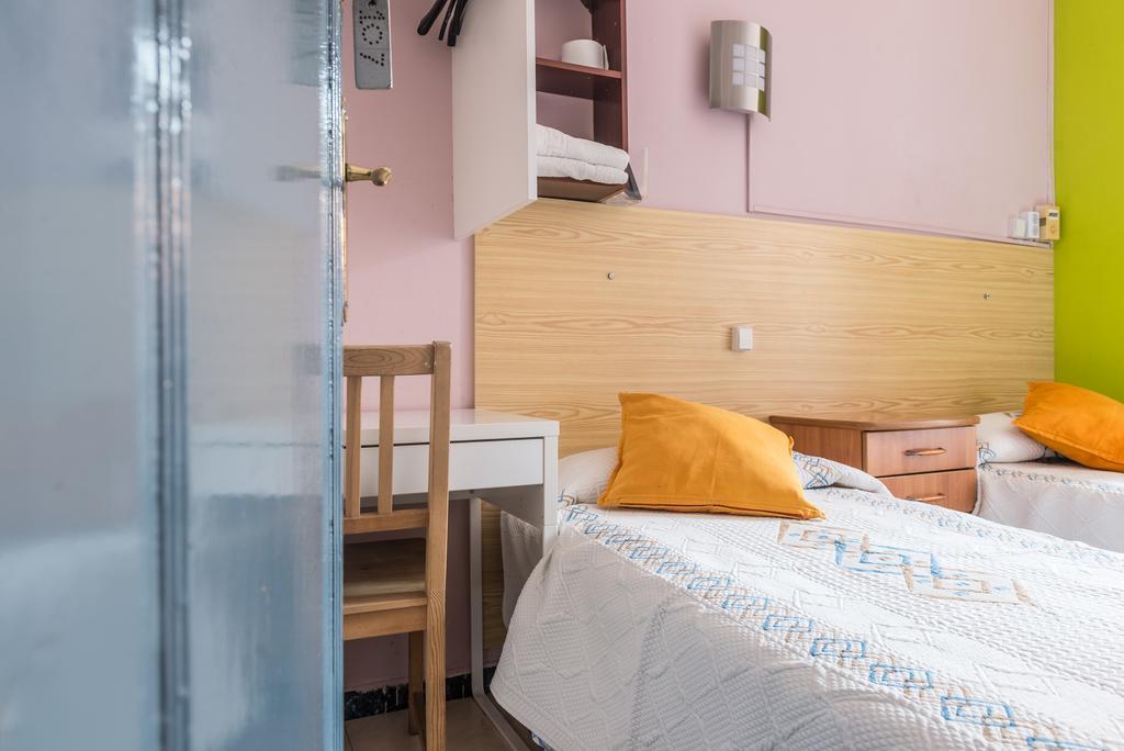 Hostel Turisol บาร์เซโลนา ภายนอก รูปภาพ
