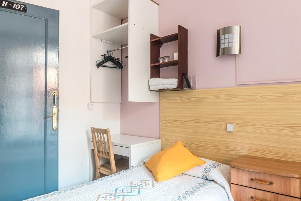 Hostel Turisol บาร์เซโลนา ภายนอก รูปภาพ