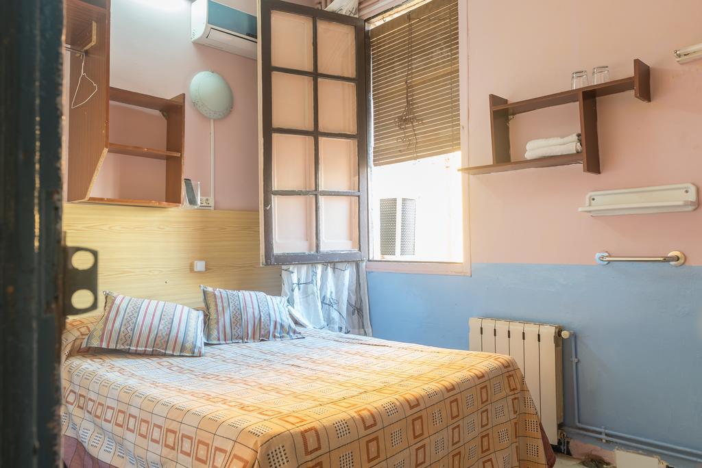 Hostel Turisol บาร์เซโลนา ภายนอก รูปภาพ