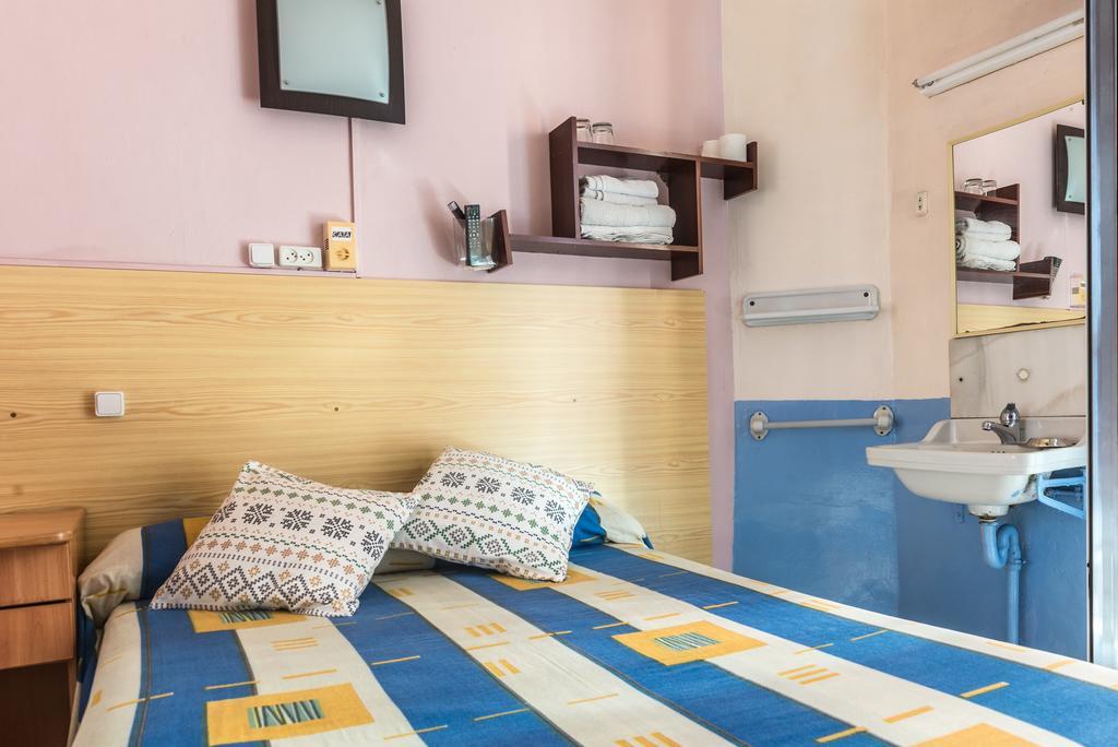 Hostel Turisol บาร์เซโลนา ภายนอก รูปภาพ